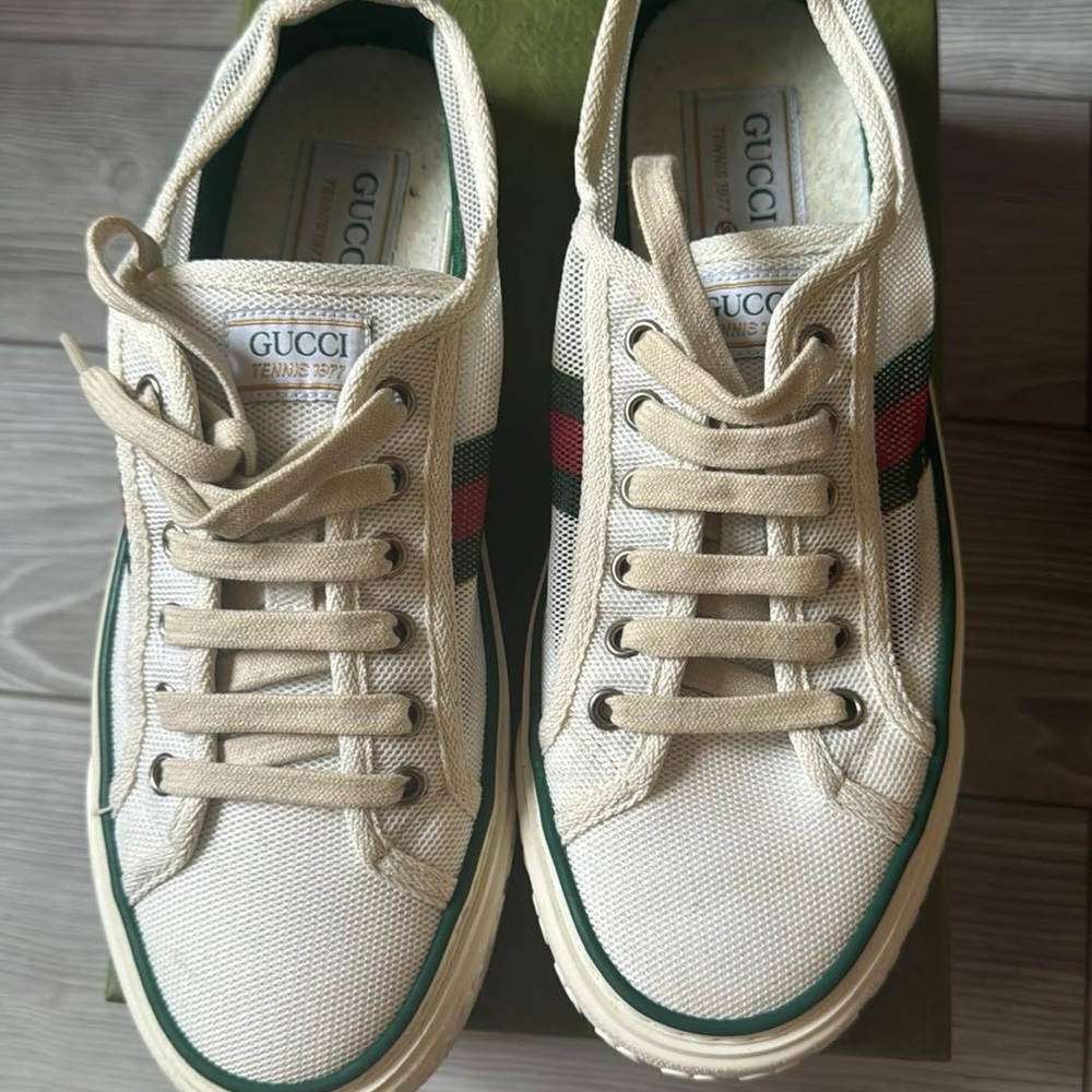Gucci women’s  Beige Canvas Sneakers with Green and Red Stripes worn once